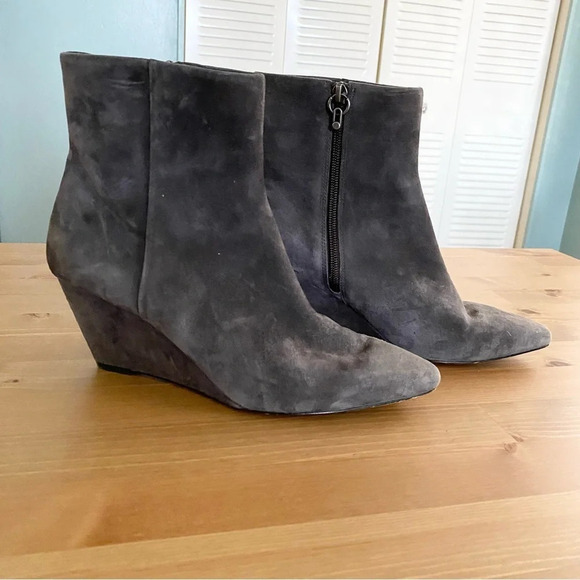 Donald Pliner Jae Women's Boots Sz 8.5 Gray Leather Side Zip Wedge Bootie Shoes - Picture 1 of 13